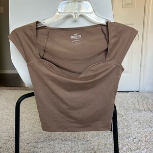 Cute brown hollister top
